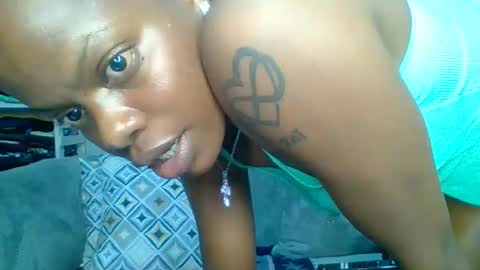 Snapshot of prettyela chatting on 9, 10, 2025 PrettyEla online show from 9, 10, 2025