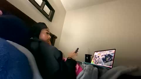 prettyfacefemale online show from 3, 2, 2026