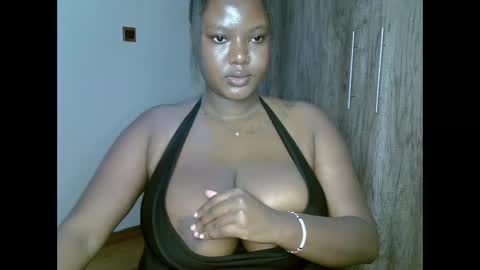 Snapshot of prettypearl_ chatting on 8, 12, 2024 pearl online show from 8, 12, 2024