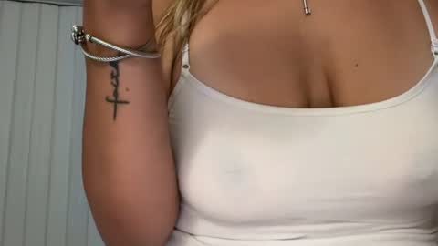 prettyyykittyyy22 online show from 28, 4, 2026