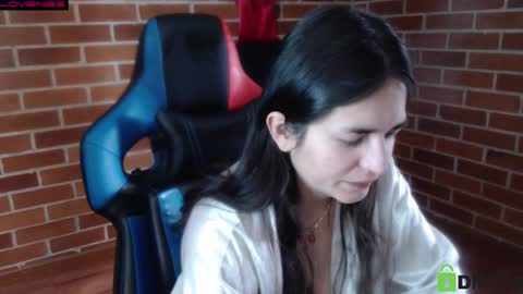 Snapshot of princesa_leia_zathur chatting on 3, 11, 2025 Leia online show from 3, 11, 2025