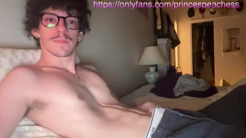 Snapshot of princespeaches chatting on 19, 10, 2025 Peaches online show from 19, 10, 2025