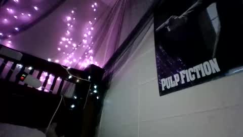 Holly love online show from 6, 11, 2025