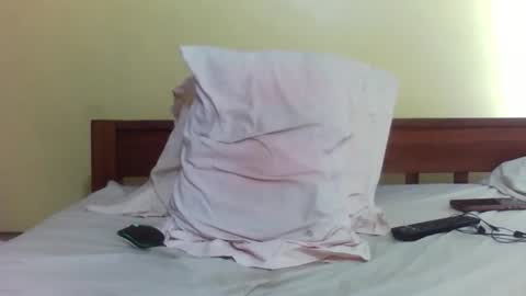 Snapshot of princessmiles2 chatting on 22, 10, 2025 phelly online show from 22, 10, 2025