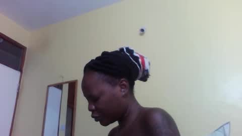 Snapshot of princessmiles2 chatting on 27, 10, 2025 phelly online show from 27, 10, 2025