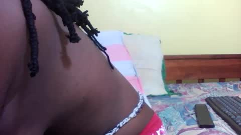 Snapshot of princessmiles2 chatting on 3, 12, 2025 phelly online show from 3, 12, 2025