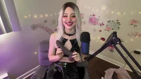 Snapshot of princessstarrxxx chatting on 15, 7, 2026 Starr online show from 15, 7, 2026