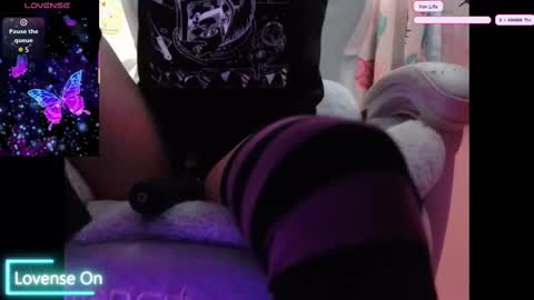 Snapshot of princesstyff chatting on 19, 11, 2025 Tyff et Blast online show from 19, 11, 2025