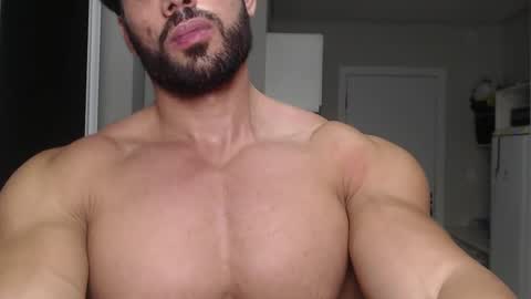 Snapshot of promuscles4u chatting on 18, 12, 2024 promuscles4u online show from 18, 12, 2024