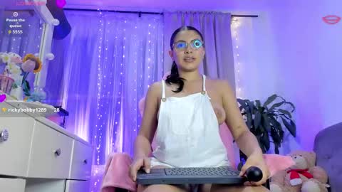    INDEPENDENT MODEL online show from 1, 11, 2025