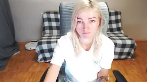 Snapshot of puma_ma chatting on 19, 11, 2025 Polly online show from 19, 11, 2025