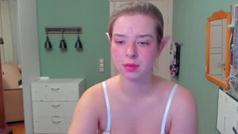 Snapshot of puoli chatting on 11, 12, 2024 Polly online show from 11, 12, 2024