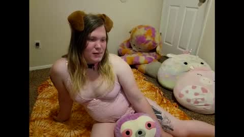 Snapshot of puppygirllovestobeg chatting on 2, 5, 2026 puppygirllovestobeg online show from 2, 5, 2026