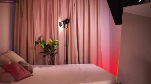 constant schedule Wednesday  Friday  Saturday  Sunday  The Rosemarie online show from 26, 3, 2026