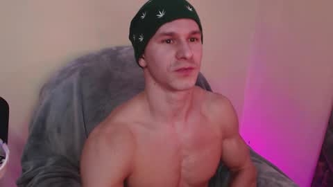 Snapshot of puremenshape chatting on 22, 11, 2025 puremenshape online show from 22, 11, 2025