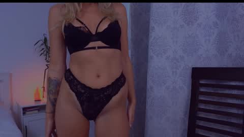 Snapshot of purevibrations chatting on 12, 9, 2025 Isabelle online show from 12, 9, 2025