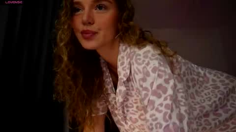 Snapshot of purple_baby chatting on 10, 9, 2025 Sasha  wait you here 6 of November. will celebrate my B- day online show from 10, 9, 2025
