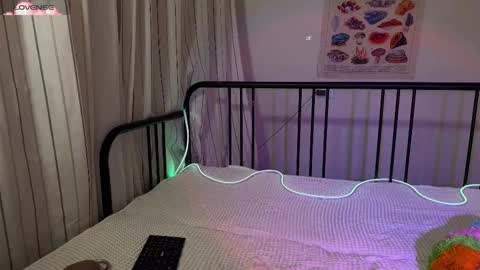 Snapshot of purplebeawer chatting on 22, 9, 2025 Francine online show from 22, 9, 2025