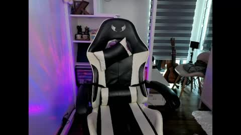 Snapshot of pussycash chatting on 22, 4, 2026 POCCA online show from 22, 4, 2026