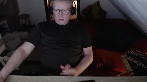 Snapshot of pussylovercb chatting on 22, 4, 2026 pussylovercb online show from 22, 4, 2026