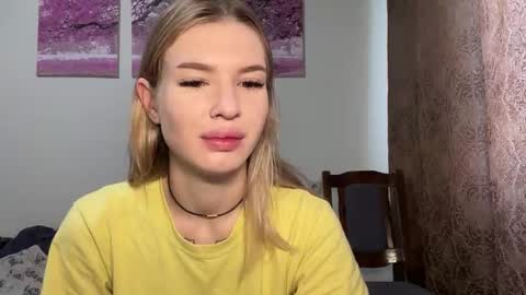 Snapshot of pussymoneywet chatting on 20, 9, 2025 Lina online show from 20, 9, 2025