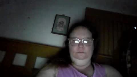 Snapshot of queen211869 chatting on 15, 12, 2025 Queenjenny online show from 15, 12, 2025