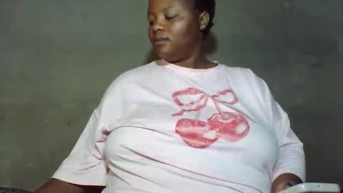 Snapshot of queen2302 chatting on 28, 4, 2026 queen2302 online show from 28, 4, 2026