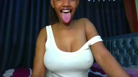 Snapshot of queen321850 chatting on 6, 1, 2026 queen321850 online show from 6, 1, 2026