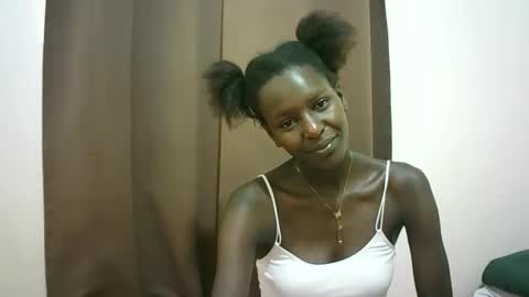 Snapshot of queen_0012 chatting on 18, 4, 2026 asher online show from 18, 4, 2026
