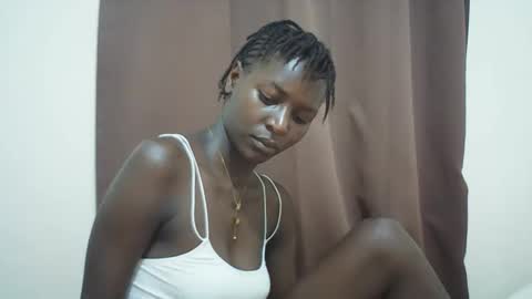 Snapshot of queen_0012 chatting on 28, 4, 2026 asher online show from 28, 4, 2026