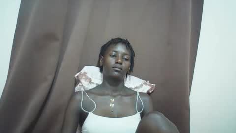 Snapshot of queen_0012 chatting on 30, 4, 2026 asher online show from 30, 4, 2026