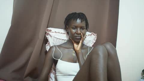 Snapshot of queen_0012 chatting on 30, 4, 2026 asher online show from 30, 4, 2026