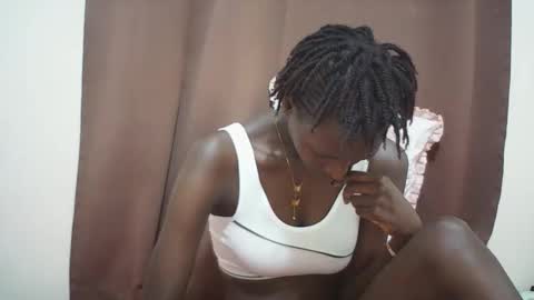 Snapshot of queen_0012 chatting on 4, 5, 2026 asher online show from 4, 5, 2026