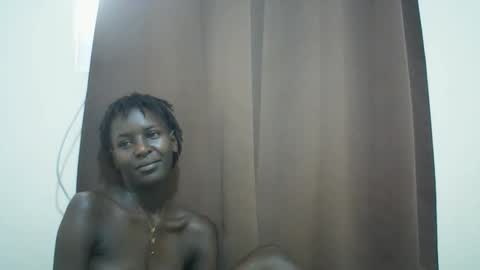 Snapshot of queen_0012 chatting on 12, 5, 2026 asher online show from 12, 5, 2026