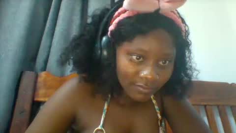 Snapshot of queen_diveer chatting on 1, 10, 2025 queen_diveer online show from 1, 10, 2025