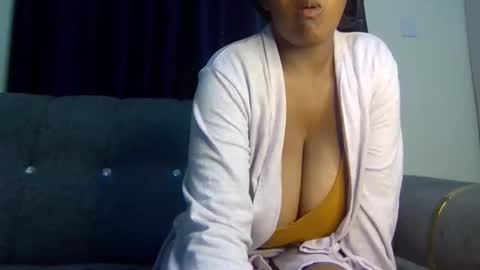 Snapshot of queen_doli chatting on 25, 3, 2026 queen_doli online show from 25, 3, 2026