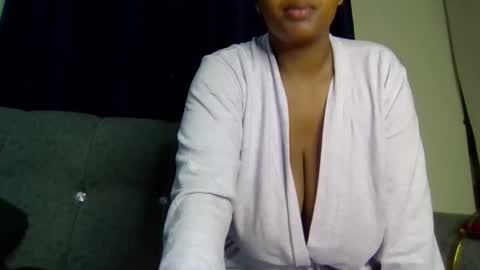 Snapshot of queen_doli chatting on 8, 4, 2026 queen_doli online show from 8, 4, 2026