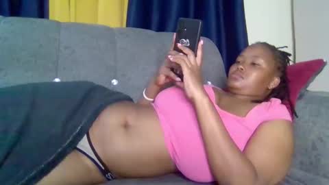 Snapshot of queen_doli chatting on 24, 4, 2026 queen_doli online show from 24, 4, 2026