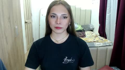 Snapshot of queen_heart0 chatting on 9, 4, 2026 shawny online show from 9, 4, 2026