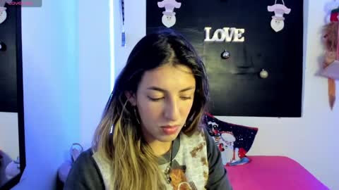 Snapshot of queen_natttyy chatting on 3, 1, 2025 queen_natttyy online show from 3, 1, 2025