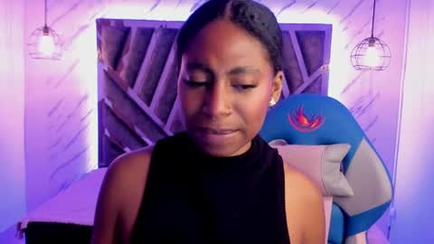 Snapshot of queen_perla_ chatting on 18, 12, 2024 online show from 18, 12, 2024