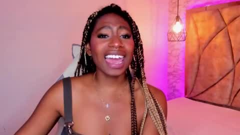 Snapshot of queen_perla_ chatting on 11, 1, 2025 online show from 11, 1, 2025