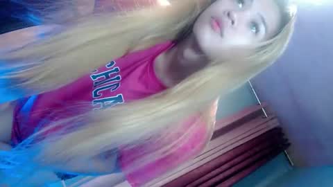 Snapshot of queena10 chatting on 10, 9, 2025 CALL ME YOUR QUEEN AIVY1 online show from 10, 9, 2025