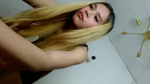 Snapshot of queena10 chatting on 22, 10, 2025 CALL ME YOUR QUEEN AIVY1 online show from 22, 10, 2025