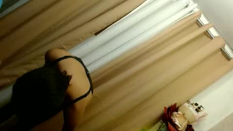 Snapshot of queena10 chatting on 28, 5, 2026 CALL ME YOUR QUEEN AIVY1 online show from 28, 5, 2026