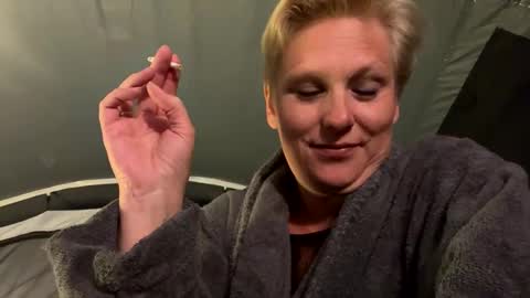 Snapshot of queenbeeangel chatting on 26, 3, 2026 Angel online show from 26, 3, 2026