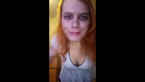 Snapshot of queenbitchholly chatting on 17, 12, 2025 queenbitchholly online show from 17, 12, 2025