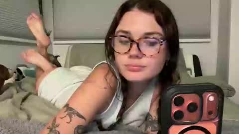 Snapshot of queencassidyy chatting on 2, 4, 2026 Cassidy online show from 2, 4, 2026