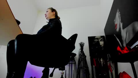 Snapshot of queencatsnow chatting on 17, 1, 2026 Misscatsnow online show from 17, 1, 2026