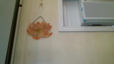 queencrimsonlvx online show from 7, 11, 2025